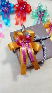 โบว์ติดของขวัญ โบว์ของขวัญ ชิ้นละ7บาท(โหลละ84บาท)โบว์ติดของขวัญและของฝากขนาด7.5ยาว10.5cm