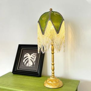 FFBH Vintage Bedside Lamp Metal Tassel Luxury Table Lamp Art Aesthetics Night Light Room Bedroom Bedside Table Mood Light Decorations 9H4B3
