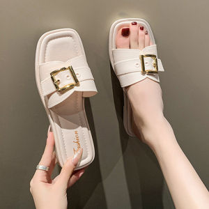 LHMoonlight NEW รองเท้าแฟชั่นผู้หญิง มากับทรงรองเท้าแบบสวมสายคาดดีไซน์เข็มขัดกับตัวแต่งสีทองไม่สามารถปรับระดับได้ วัสดุเป็นยางน้ำหนักเบา เท้าเล็กเรียวใส่แล้วเข้ามาก มี 3 สีให้เลือกดจิ้มได้เลย