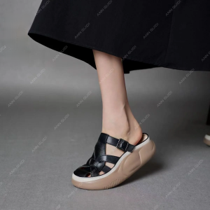 รองเท้าแตะพื้นหนาย้อนยุคผู้หญิง พื้นรองเท้านุ่มสบาย รองเท้าแตะสานแฟชั่น เหมาะสำหรับเท้ากว้างและเท้าอ้วน