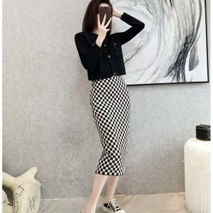 Womens Autumn and Winter Wool Skirt New Checkerboard Checkerboard Hip Korean Version of The Small Incense Wind Hong Kong Wind Commuter Wool Open Fork Hundred Take Dress