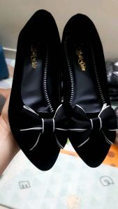 Giày bệt nhung nơ kẻ mũi nhọn