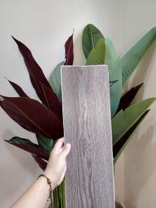 กระเบื้องยางลายไม้มีกาวในตัว สำหรับปูพื้น กระเบื้องยางPVC ติดง่าย กันน้ำ กันปลวก 99บาท/ตารางเมตร