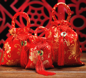 ถุงหูรูด ถุงสีแดง ลายจีน ถุงผ้าปักลาย กระเป๋าคล้องมื้อ ลายจีนมาใหม่