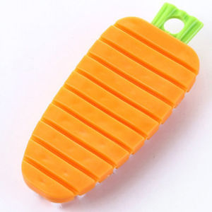 Carrot-shaped Vegetable And Fruit Cleaning Brush Veggie Bendable & Flexible Scrubber Helper Brush for Carrot Potato Ginger Kitchen Hanging Cleaning Tools Convenient and efficient kitchen supplies
