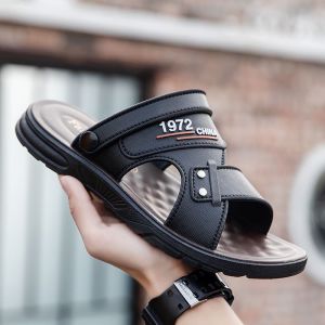 Kiyayai รองเท้าแตะผู้ชาย รองเท้าแตะกันลื่นพื้นนุ่ม รองเท้าแตะชายหาด รองเท้าแตะผู้ชายแบบใหม่ และรองเท้าแตะ