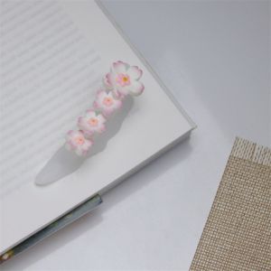 MADEWITH Soft Silicone Nail Art Separators Flower Design Flexible Toe Separators Durable Reusable Finger Dividers For Pedicure