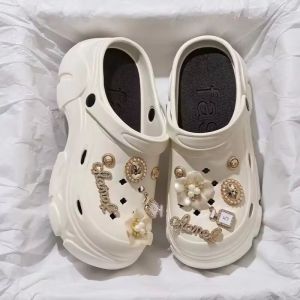 [Free Shipping] Wasteland-style perforated shoes new summer model for students outdoor non-slip beach clogs half-slippers wedding shoes