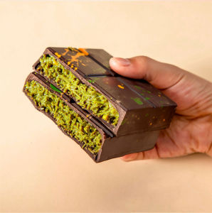 100% Original  Halal Chocolate Dubai Chocolate Bar Crispy Pistachio/Pistachio Kunafa Chocolate Dubai/ 100g Premium Belgium Chocolate 0 additives/0 trans fatty acids/Dubai Pistachio Kunafa Chocolate/Dubai Pistachio Chocolate