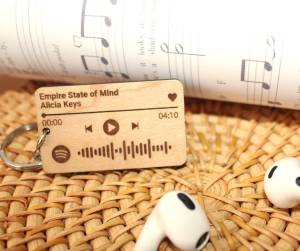 🇲🇾 Local Seller Customizable Wood Spotify Song Keychain - Personalized Music Player Key Ring