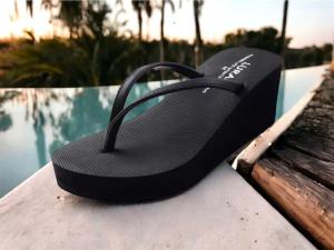 Sendal Wanita Heals Capit Empuk