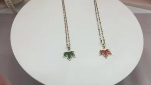 Fashionable simple and elegant womens accessory: stainless steel maple leaf copper pendant necklace light luxury versatile collarbone chain jewelry