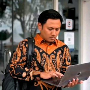 ATASAN COUPLE BATIK PRIA WANITA MOTIF INDIRA HITAM BATIK PRABUSENO PREMIUM KASUAL KERJA TERBARU BAHAN KATUN PRINTING LAPIS PURING