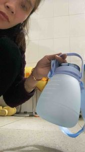 Bình đựng nước 18 lít có ống hút có tay cầm và dây đeo tiện lợi