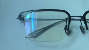 มีดโกนหนวดแว่นตานักธุรกิจบางทรงสี่เหลี่ยมกึ่งขอบไทเทเนียมบริสุทธิ์น้ำหนักเบาเป็นพิเศษสำหรับผู้ชาย