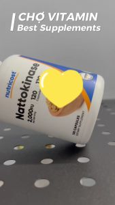 Thực Phẩm Bảo Vệ Sức Khoẻ Nutricost Nattokinase - - Giảm nguy cơ mắc bệnh tim mạch: Bằng cách cải thiện lưu thông máu Nattokinase có thể giúp giảm nguy cơ mắc bệnh tim mạch đột quỵ và các vấn đề về tim khác.  - Hỗ trợ sức khỏe huyết áp: Nattokinase có t