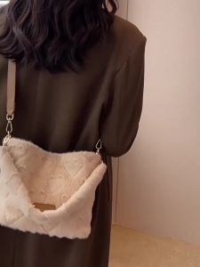 Furry Bucket Bag Womens Handbag Fashionable Soft Plush Crossbody Bag Summer New Arrival Magnetic Buckle Closure Casual StyleK