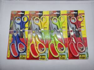 กรรไกรแพ็คคู่ได้ถึง 2 อัน ขนาด 7.5 นิ้ว / 5.5 นิ้ว แข็งแรง ทนทาน ใบมีดคม (คละสี)