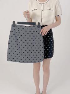 Ammin กระโปรงพิมพ์ลายโบว์สำหรับผู้หญิงกระโปรงผ้าพันสะโพกกันลื่นซิปเอวสูงสไตล์เกาหลีใหม่ฤดูร้อน2024