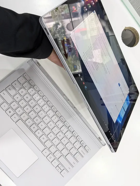 Microsoft%20Surface%20Book%202%20Nh%E1%BA%ADp%20Kh%E1%BA%A9u%20M%E1%BB%B9%7C%2013.5''%20Core%20I5/I7%208350U%20Ram%208GB+%2016G%20%E1%BB%94%20SSD%20256GB%20+%20512GB%20K%C3%A8m%20Dock%20Ph%C3%ADm%20s%E1%BA%A1c%20t%E1%BA%A1i%20Playmobile%20-%20Image%208