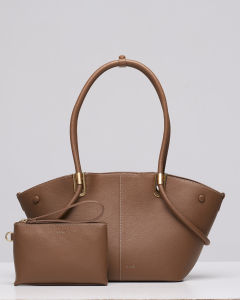 LUNNE กระเป๋าสะพายไหล่ หนังวัวแท้ รุ่น Klara Tote Bag