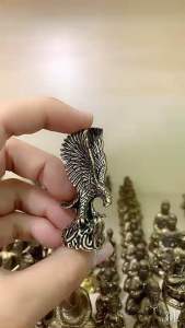 Tượng đồng Đại bàng cắp mãng xà