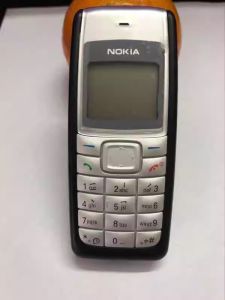 Nokia 1110i หน้าจอสีดำและสีขาวแถบปุ่มคลาสสิกโทรศัพท์ธรรมดาหลายภาษา