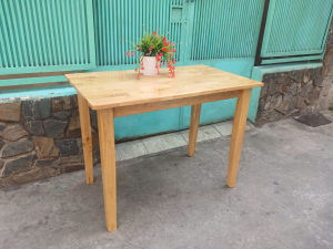 Bàn ăn 60cm rộng dài 100 cm cao 74 cm gỗ cao su đã qua xử lý mối mọt đẹp bóng bền đa năng