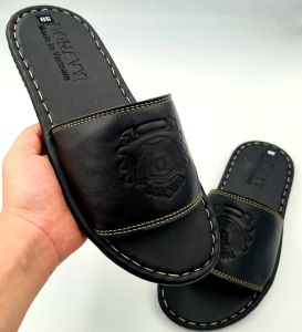 DÉP LOGO VƯƠNG NIỆM QUAI NGANG NAM CAO CẤP DA BÒ 100% - SHOP KINSON