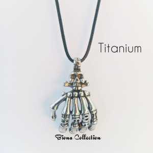 Top !! Kalung Tali Pria Bandul Titanium TanganjemariTemgkorak Kalung Pria keren Anti karat Selamanya.