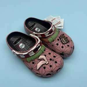 original crocs Collaboration with Demon Slayer: Kimetsu no Yaiba womens new summer breathable closed-toe beach shoes fashionable and versatile