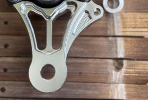 KALIPER 2P SET BREKET BIG LOGO COIN FORMULA PLUS BREKET 2P BELAKANG NINJA R RR DISK 220MM