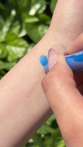 Phấn mắt dạng sáp ColorPop Shadow Stix - Phấn mắt dạng kem với màu sắc bền lâu - Sản phẩm trang điểm dạng kem đa năng có kèm theo dụng cụ gọt và đầu bút chính xác giúp dễ dàng thao tác - Tông màu Bare With Me (005 oz).