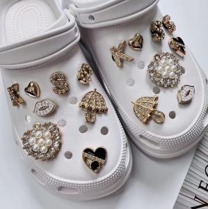 16Pcs/Set Shoes Charms Shoes Decoration Accessories Pearl Crystal Diamond Letter Jewelry Removable Shoe Buckle for Hole Rubber Clogs