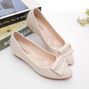 Free Shipping New Spring And Autumn Collection Of Soft Leather Women’S Shoes With A Slight Heel Fashionable And Versatile Suitable For Work Featuring A Soft Sole And A Flat Low-Heeled Design