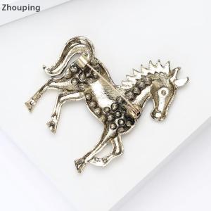 【ZP】Cute Classic Rhinestone Horse Brooches For Women Versatile Animal Lapel Pins Clothing Corsage Jewelry Accessories New Year Gifts