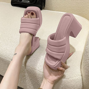 LHFriday ห้ามพลาดรองเท้าแตะผญแบบสวมส้นหนาทรงลูกคุณหนูสุด ใครชอบห้ามส้นหนาห้ามพลาด สีพื้นมี 4 สี แต่งตัวง่ายมากแม่
