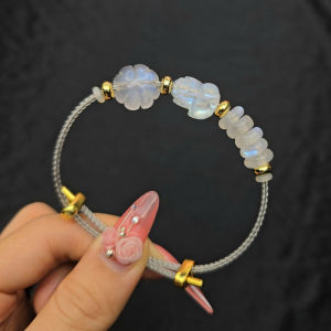 Q185 Vòng ngũ điếu cỏ 4 lá tỳ hưu Moonstone cho Kim và Thủy - Phong Thủy TUDO
