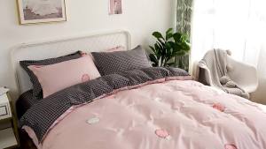 Hans Elegant Home  ins Internet Celebrity Four-Piece Set   Bedding skin-friendly cotton sheet duvet cover student dormitory three-piece set LZD