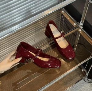 Free Shipping Elegant WomenS Chunky-Heeled Leather Shoes 2026 Spring New Collection Mid-Heel Shallow-Toe Pumps Versatile For Pairing With Skirts