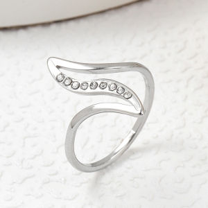 Nhẫn nữ titan thời trang chữ S không đen