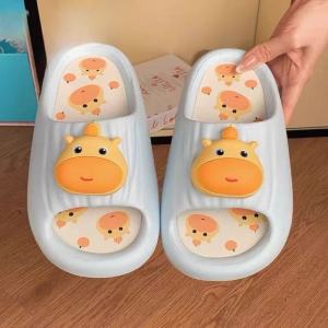 Cute Perforated Slippers For Women 2026 New Summer Model Non-Slip For Home Use Suitable For Bathing Couples Indoor Soft-Soled Outdoor Sandals