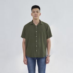 Kemeja Polos Pria Lengan Pendek Kerah Cuban Bahan Rayon Twill 30s Warna Hijau Army