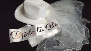 Handmade Women Wool Bride Cowboy Hat Wide Brim Bridal Western Shinning White Fedora Hat with Pearl Decor Yarn Veil