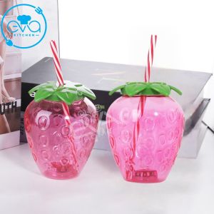 Bình Nhựa Đựng Nước Hình Trái Dâu Tây Kèm Ống Hút 500Ml Cho Bé SP4732