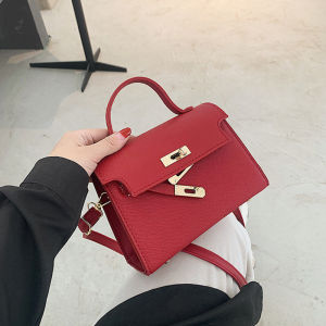 LHSunshine ฮิตมาก กระเป๋าสะพายข้างแฟชั่น ทรงกล่องสวยเข้ารูป สามารถใช้งานได้หลายโอกาส มีติดบ้านไว้ไม่มีผิดหวังแน่นอนต้องมีแล้วแบบนี้