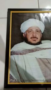 Hiasan dinding cetak gambar foto lukisan dan bingkai DR.Asyayid Muhammad Alawi Al Maliki ukuran 35cm x 52cm