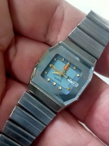 Đồng hồ NỮ Mặt viền bạc. siêu bền  Vỏ dây inot . Đã qua sử dụng