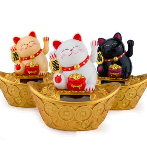 Chú mèo may mắn ngồi trên thỏi vàng mèo thần tài vẫy tay ngồi trên thỏi vàng phong thủy chiêu tài lộc mèo quắc khách tiền vàng lộc lá quanh năm