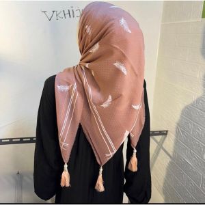 HIJAB SEGI EMPAT BELLA SQUARE TASSEL MOTIF BULU MERAK 110X110 TERMURAH MUSLIM